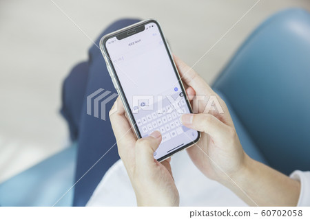 Close up of a lady hands, Daily life 115 60702058