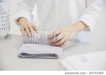 Close up of a lady hands, Daily life 108 60702064