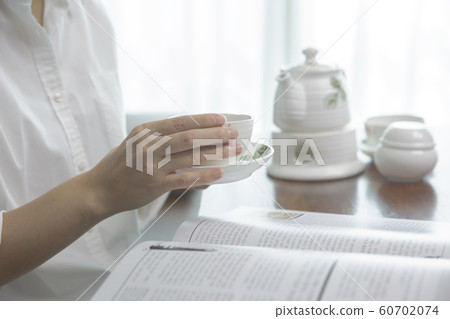 Close up of a lady hands, Daily life 102 60702074