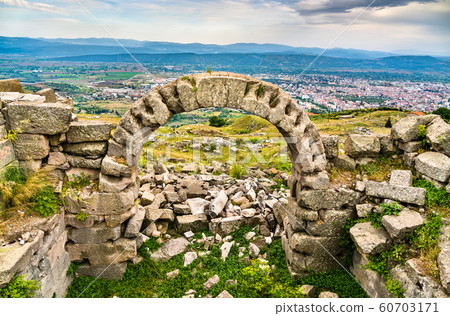 Ruins of the ancient city of Pergamon in Turkey 60703171