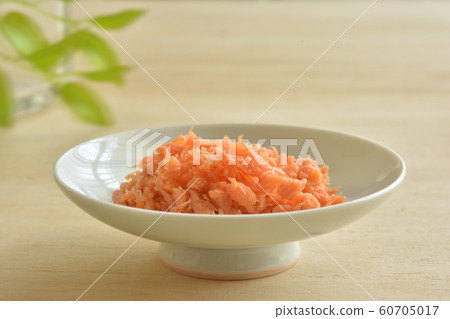 Salmon flakes Salmon flakes 60705017