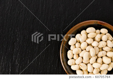 Roasted soybeans, roasted soybeans, baked soybeans (bean confectionery) Roasted soybeans, roasted soybeans, baked soybeans (bean confectionery) 60705764