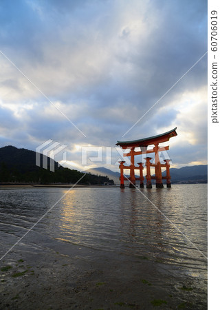 <Hiroshima Prefecture> Miyajima, Itsukushima Shrine (Yodoshima Shrine) 60706019