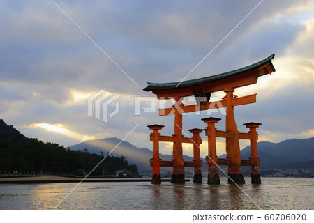 <Hiroshima Prefecture> Miyajima, Itsukushima Shrine (Yodoshima Shrine) 60706020