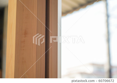 Split pillar 60706672