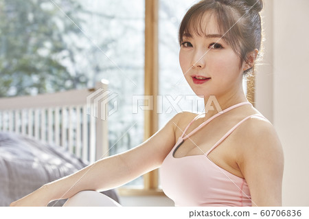 年輕女子,早晨,運動,健康,飲食,運動,臥室,房間,房子,美容 年輕女子,早晨,運動,健康,飲食,運動,臥室,房間,房子,美容 60706836