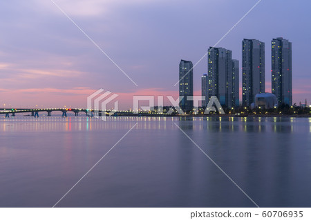 京畿道始興市漢南橋 60706935