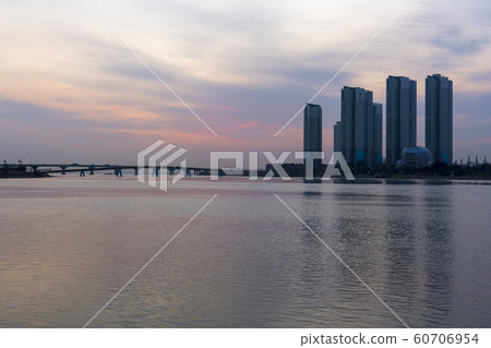 京畿道始興市漢南橋 60706954