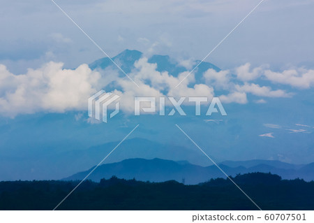 To木縣馬頭溫泉的日光山脈夏天清晨景色 60707501