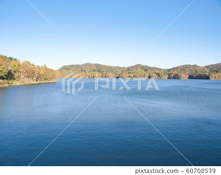 Tobetsu owl lake in autumn 60708539