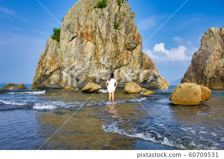Girls standing on the beach 60709531
