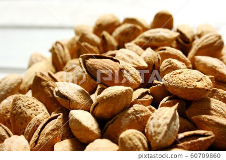 堅果 60709860