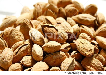 堅果 60709862