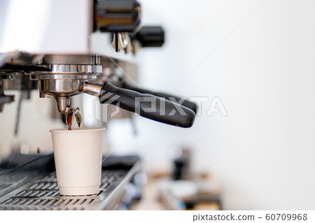Coffee shops that are brewed with automatic coffee Coffee shops that are brewed with automatic coffee 60709968
