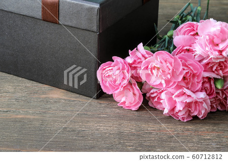 Carnation bouquet and gift box Carnation bouquet and gift box 60712812