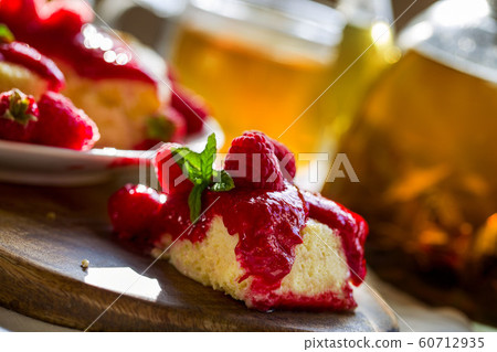 Cheesecake with raspberry sauce 60712935