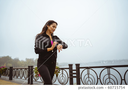 Concentrated brunette female spending her morning outside 60715754