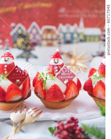 可愛的草莓聖誕老人蛋糕 可愛的草莓聖誕老人蛋糕 60717048