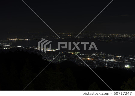 從比榮山圓蓮寺眺望琵琶湖的夜景 從比榮山圓蓮寺眺望琵琶湖的夜景 60717247