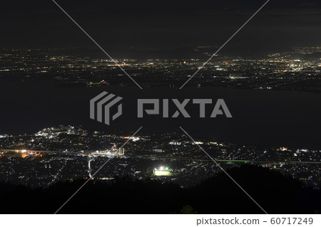 從比榮山圓蓮寺眺望琵琶湖的夜景 從比榮山圓蓮寺眺望琵琶湖的夜景 60717249
