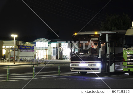 夜間在關越高速公路高坂SA站下車的尾瀨觀光巴士 夜間在關越高速公路高坂SA站下車的尾瀨觀光巴士 60719335