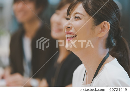 工作的女孩 60721449