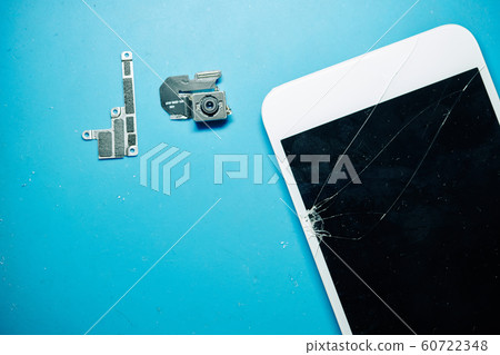 Smartphone screen with long cracks Smartphone screen with long cracks 60722348