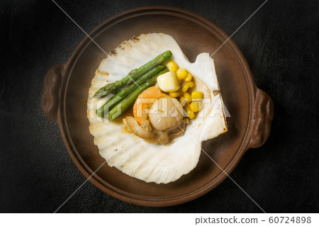 Common fresh scallop butter grilled 60724898