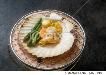 Common fresh scallop butter grilled 60724906