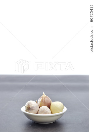 closeup from chinese bulb garlics closeup from chinese bulb garlics 60725455