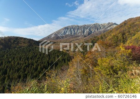 Autumn Oyama south wall (Tottori Prefecture) 60726146