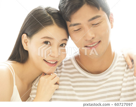 Couple lifestyle 60727097