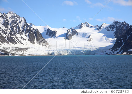 Glaciers around Spitsbergen (Svalbard) 60728783