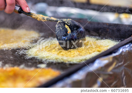 Baking potato pancakes in oil. Baking potato pancakes in oil. 60731695