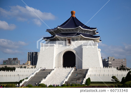陽光明媚的中正紀念堂正面拍攝 60733348