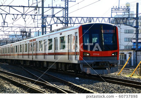 70000 series to get on Hibiya line directly 60737898
