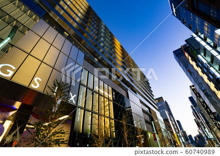 12月銀座六號及周邊地區的夜景<東京都中央區銀座2019年12月> 12月銀座六號及周邊地區的夜景<東京都中央區銀座2019年12月> 60740989