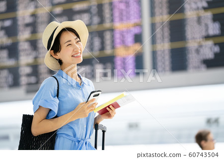 Airport trip, solo trip, smartphone guidebook, overseas trip, study abroad 60743504