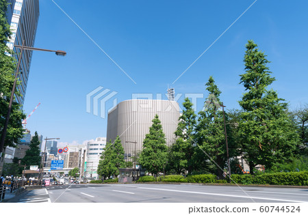 俯瞰九段下車站前的昭和館的日本東京城市景觀 俯瞰九段下車站前的昭和館的日本東京城市景觀 60744524