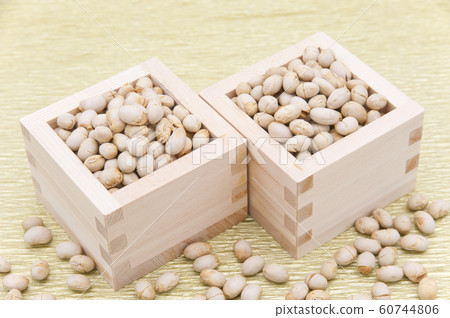 Beans in a basin 60744806