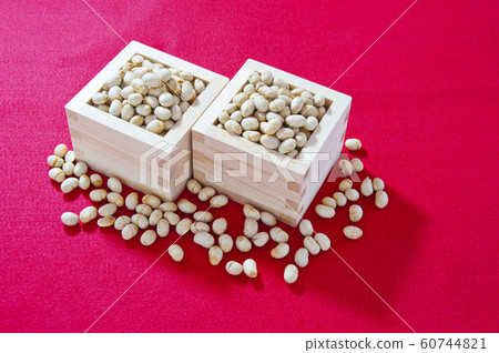 Beans in a basin Beans in a basin 60744821