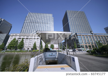 日本東京市容“ Baba Senmon”前的辦公樓景觀 60745177