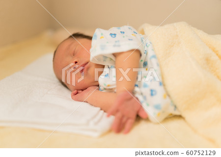 Sleeping newborn Sleeping newborn 60752129