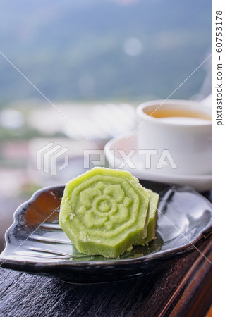 綠豆糕 茶點 糕點 茶樓 台灣 中秋節 Chinese Mung bean cake お菓子 綠豆糕 茶點 糕點 茶樓 台灣 中秋節 Chinese Mung bean cake お菓子 60753178