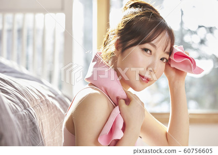 Young woman, morning, exercise, health, diet, sports, rest, rest, living room, room, house 60756605