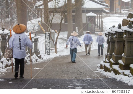 Winter pilgrimage 60758317