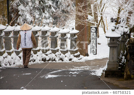 Winter pilgrimage 60758321