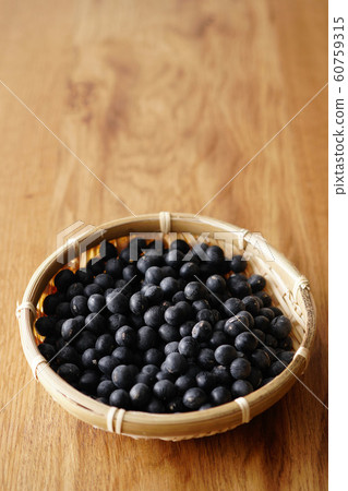 Black soybean 60759315