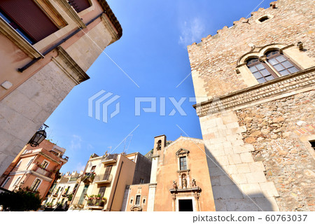 意大利，西西里島，陶爾米納景觀，具有歷史感覺的城市景觀 60763037