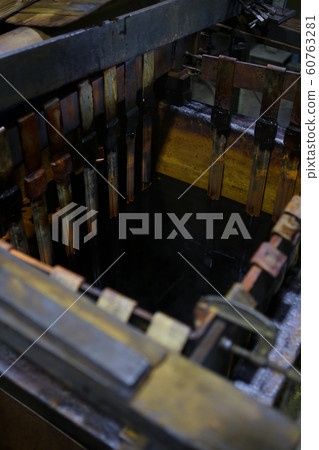 Inside the plating tank 60763281